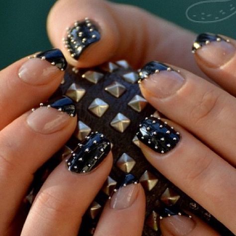 studss. Rocker Nails, Rock Nails, Black Gold Nails, Gold Nail Art, Black Gold Jewelry, Studded Nails, Nails Polish, Get Nails, Hot Nails