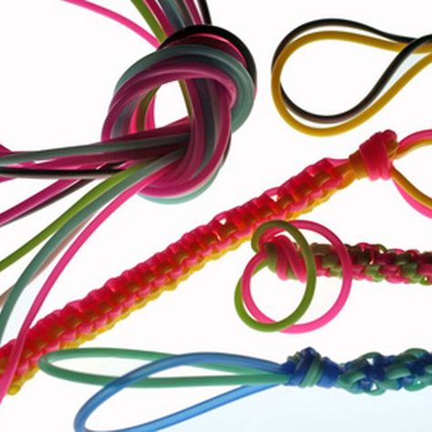 Braid plastic laces to make lanyards.                                                                                                                                                     More Gimp Crafts, How To Make Lanyards, Lanyards Diy, Elementary Crafts, Plastic Lace Crafts, Gimp Bracelets, Lanyard Crafts, Lanyard Bracelet, Brownie Scouts