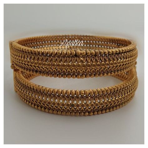 Most Beautiful Gold Bangals Outstanding Collection 2023 Antique Gold Bangles Design, Plain Bangles, Plain Gold Bangles, Gold Kada, Antique Bangles, Couple Ring Design, Bangle Design, Gold Bangles For Women, Gold Bangle Set