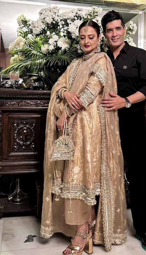 Wedding Suits For Mom Indian, Taj Zari Suit, Heeramandi Outfits Anarkali, Tissue Pakistani Suits, Silk Tissue Suits, Golden Tissue Suit, Golden Pakistani Suit, Golden Suits Women Indian, Tissue Outfits