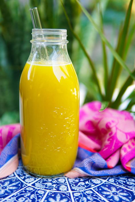 LIQUID GOLD: ANTI-INFLAMMATORY JUICE RECIPE TO BEAT BELLY BLOAT & AID IN DIGESTION | Erin Stanczyk | Lifestyle Design | EatMoveRest Smoothie Detox Cleanse, Easy Juice Recipes, Detox Juice Recipes, Liver Detoxification, Juicer Recipes, Liquid Diet, Healthy Juice Recipes, Juicing For Health, Juice Recipe