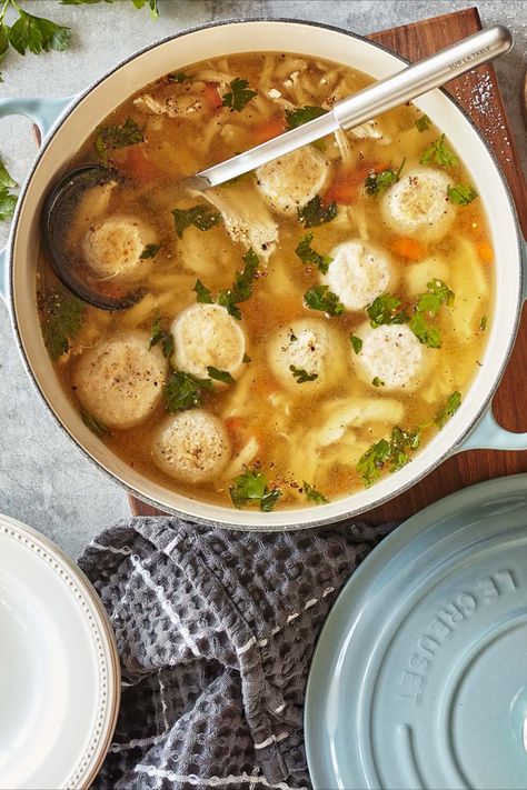 Masa Ball Soup, Matzo Ball Soup Aesthetic, Traditional Matzo Ball Soup Recipe, Motzabal Soup, Matzoh Ball Soup Recipe, Easy Matzo Ball Soup Recipe, Jewish Soup, Miracle Soup, Jewish Dishes