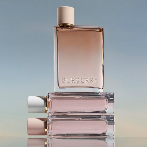 Burberry Her Intense, Perfume Burberry, Burberry Her, London Dreams, Plum Blossom, Lipstick Makeup, Love Letter, Body Mist, Smell Good