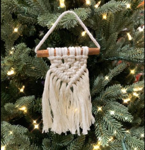 Macrame Christmas Ornaments Diy, Macrame Christmas Ornaments, Macrame Christmas, Christmas Ornaments Diy, Mini Macrame, Hanging Christmas Tree, Christmas Mantel Decorations, Christmas Tree Toy, Mini Ornaments