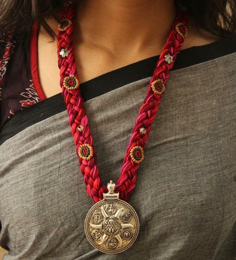 Textile Jwelery, Shop Ziddi, Jwellary Ideas, Maroon Fabric, Earrings Diy Handmade, Macrame Colar, Diy Fabric Jewellery, Fabric Jewellery, Diy Jewelry Earrings