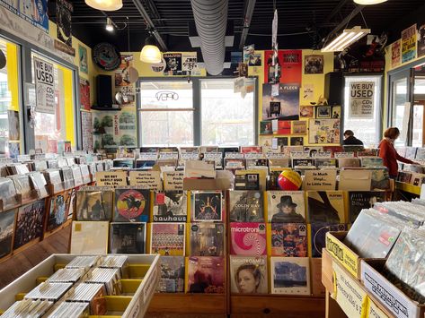 Japanese Record Store, Warren Haynes, Record Store, Display Ideas, Ox, Vinyl Records, Cyberpunk, Favorite Things, Vinyl