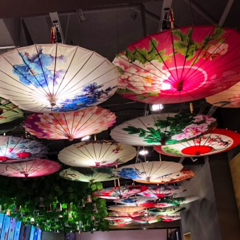 DD1173 Japanese Chinese Ceiling Decoration Umbrellas Craft Dance Props Parasols Handmade Silk Oiled Paper Umbrella https://m.alibaba.com/product/1600734767534/DD1173--Japanese-Chinese-Ceiling-Decoration.html?__sceneInfo={"cacheTime":"1800000","type":"appDetailShare"} Umbrella Ceiling Decor, Umbrella Ceiling, Dance Shoot, Oil Paper Umbrella, Chinese Umbrella, Dance Props, Tennis Art, Paper Umbrella, Paper Umbrellas