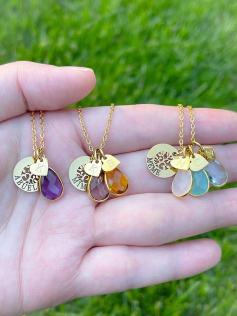 Material: Birthstone charm : sterling silver , gold and rose gold plating  Chain: Gold, rose gold, silver plated stainless steel Charm: Gold, rose gold, silver plated stainless steel E V E R Y T H I N G ∙ I S ∙ C U S T O M I Z A B L E ! ♥ MADE TO LAST: Each birthstone charm is about 8mm , with sterling silver /gold vermeil/rose gold vermeil setting .We use quality precious metal that are permanently bonded over the base metal, making them extremely durable (will not flake off, rush or tarnish wi Grandmother Necklace, Little Sister Gifts, Personalized Grandma Gifts, Mothers Bracelet, Necklace For Mom, Mother Jewelry, Family Necklace, Bangles Style, Grandmother Gifts