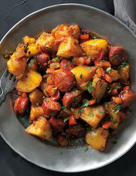 La Rioja–Style Potatoes | Try these Spanish-style potatoes cooked in a fry pan with chorizo, onions, bell peppers and chile. Sausage Recipes Crockpot, Crockpot Kielbasa, Kielbasa Sausage Recipes, Chorizo And Potato, Chorizo Recipes, Kielbasa Sausage, Spanish Dishes, Kielbasa, Recipes Crockpot