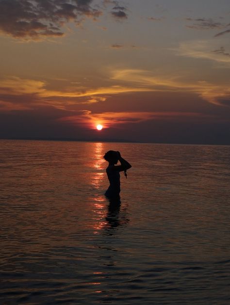 Just random sunsets at school Silhouette Aesthetic, Beach Silhouette, Sunset Beach