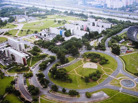 Vista aérea do campus da USP - SP Usp Campus, Brazil Travel, Visual Merchandising, Web Page, Live Music, Dream Big, Golf Courses, Dolores Park, Brazil