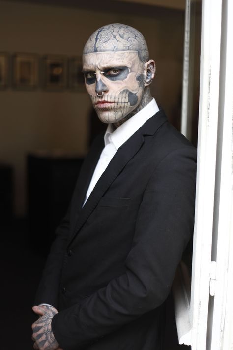 Rick Genest. Rick Genest, Anatomy Tattoo, Zombie Boy, Goth Kids, Tattoo Photography, Victorian Goth, Beard Tattoo, Funny Tattoos, Boy Models