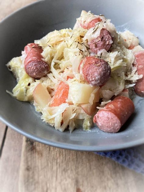 German Sauerkraut Recipe, Sauerkraut Recipes, Fried Apples, Hot Dog Recipes, Sour Taste, Smoked Sausage, Dog Recipes, Dried Beans, Cooking Instructions