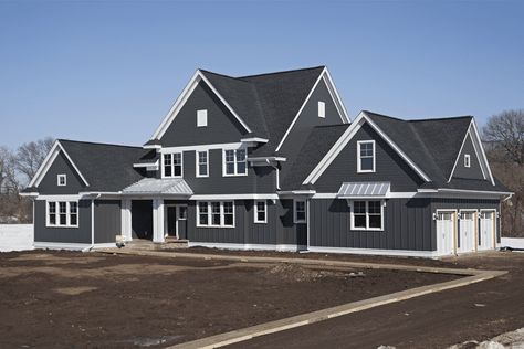 Exterior Siding Ideas, Dark Grey Siding, Grey Vinyl Siding, Dark Grey Houses, Exterior House Siding, Siding Ideas, Grey Siding, James Hardie Siding, Gray House Exterior