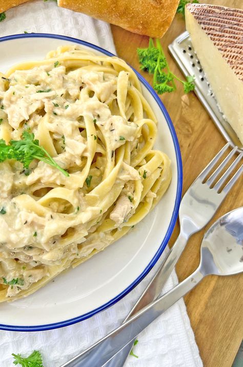 Canned Tuna Creates an Elegant and Garlicky Pasta | Creamy Tuna Fettuccine Tuna Fettucini Alfredo, Garlicky Pasta, Canned Tuna Pasta, Garlic Flatbread Recipe, Garlic Flatbread, Spanish Red Wine, Fettuccine Recipes, Pasta Creamy, White Sauce Pasta