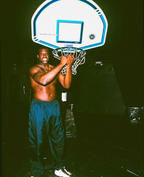 80s Sport Aesthetic, Vintage Basketball Photoshoot, Basketball Film Photography, 90s Nba, Retro Basketball Aesthetic, Vintage Sports Photos, Vintage Sports Pictures, Basketball Profile Pictures, Rare Nba Photos