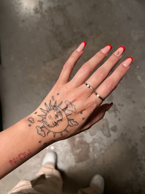 Sun On Hand Tattoo, Top Of Hand Tattoos For Women Simple, Sun Moon Hand Tattoo, Moon Tattoo Hand, Sun And Moon Hand Tattoo, Sun Hand Tattoo, Forarm Tattoos For Women, Shaman Aesthetic, Cool Finger Tattoos