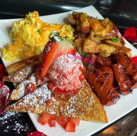 College Desserts, Breakfast Plates Black People, Soul Food Dinner, Instagram Breakfast, Food Babe, Delicacy Food, Food Therapy, Yummy Comfort Food, Food Drinks Dessert