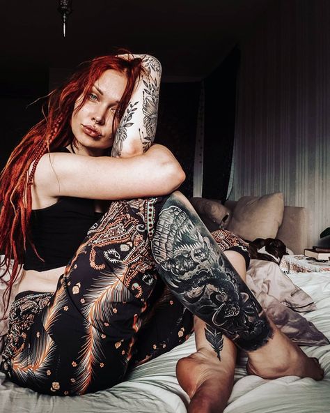 Red Hair With Tattoos, Red Head Girl, Tattoed Girls, Inked Babes, Throw Back, Red Head, Redhead Girl, Tattoo On, Tattoo Artist