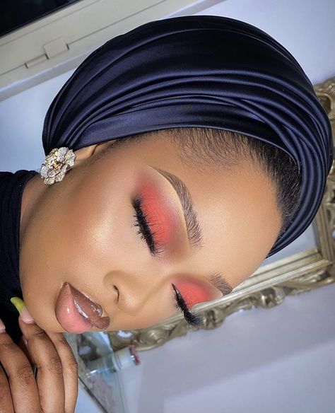 Turban Gele Style, African Turban Styles, Black Wedding Makeup, Pink Turban, Maquillage Yeux Cut Crease, Turban For Women, African Hair Wrap, Bold Makeup Looks, Celebrity Makeup Looks