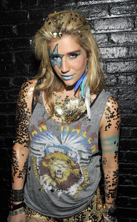 Kesha Victorious, Ke$ha Aesthetic, Kesha 2000s, Kesha Aesthetic, Kesha Outfits, Brat Birthday, Miami Bachelorette, Outfits Colorful, Bachelorette Trip