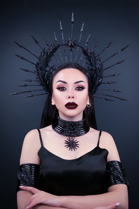 Black Star Queen Halo Met Gala Crown handmade Persephone Iron Crown, Crowns For Queens, Black Crown Aesthetic, Black Goddess Costume, Diy Crown Queen, Dark Queen Makeup, Dark Goddess Costume, Nyx Costume, Dark Queen Costume