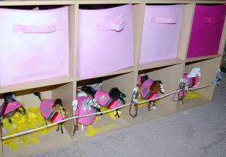 Making a storage cube barn from Horse Daydreamer Horse Toy Storage, Horse Bedroom, Barbie Horse, Cedar Room, Horse Room, Dollar Tree Organization, Equestrian Decor, Horse Crafts, Horse Stalls