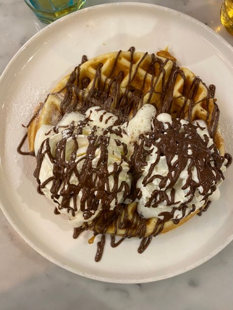 Waffle with nutella and whipped cream Waffles With Nutella, Waffles With Chocolate, Chocolate Ice, Chocolate Ice Cream, Food Obsession, Whipped Cream, Nutella, Waffles, Ice Cream