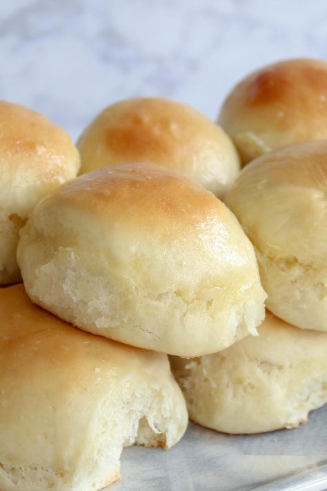 Best Soft & Fluffy Homemade Dinner Rolls, Easy Big Fat Yeast Rolls, Soft Buttery Yeast Rolls, Logan’s Yeast Rolls, Fast Acting Yeast Recipes, Quincy’s Yeast Rolls, Homemade Fluffy Rolls, Quincy Yeast Rolls Recipe, Old Fashioned Yeast Rolls