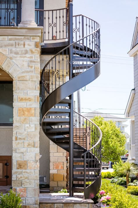 stairs-4 Terrace Railings, Steel Spiral Staircase, Stairs Industrial, Stairs Material, Spiral Staircase Outdoor, Small Space Stairs, Stairs Steel, Staircase Wood, Ocean Elements