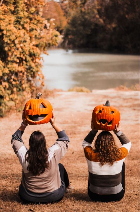 Mom And Daughter Pumpkin Patch Pictures, Pumpkin Head Best Friend Photoshoot, Pumpkin Head Photoshoot Best Friends, November Pictures Fall, Pumpkin Head Photoshoot Friends Black, Pumpkin Photoshoot Friends, Pumpkin Head Photoshoot Friends, Pumpkin Shoot, Pumpkin Photoshoot