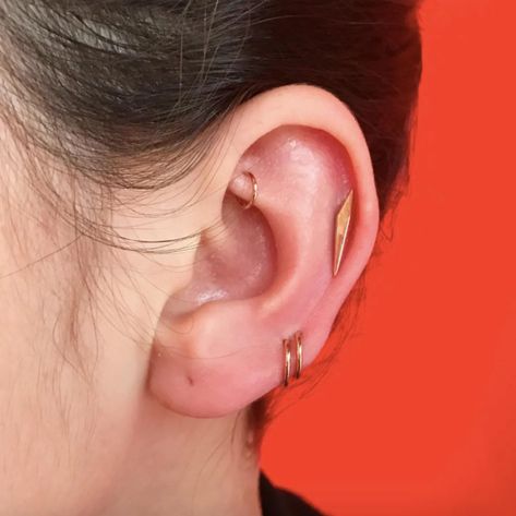 2017’s Biggest Piercing Trends Including Nipple, Stacked, and More - Coveteur: Inside Closets, Fashion, Beauty, Health, and Travel Second Hole Piercing, Types Of Knitting Stitches, Types Of Ear Piercings, Anti Tragus, Cool Ear Piercings, Ear Parts, Cool Piercings, Lobe Piercing, Daith Piercing