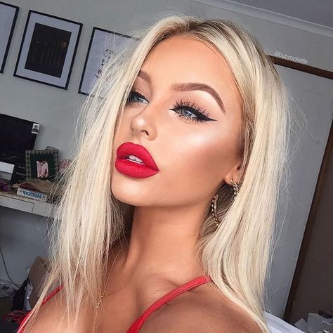 Red Lip Makeup Ideas 11 Brown To Blonde Ombre Hair, Makeup Bibir, Ideas De Maquillaje Natural, Blond Ombre, Red Lip Makeup, Bob Lace Front Wigs, Valentines Makeup, Beauty Make-up, Frontal Hairstyles