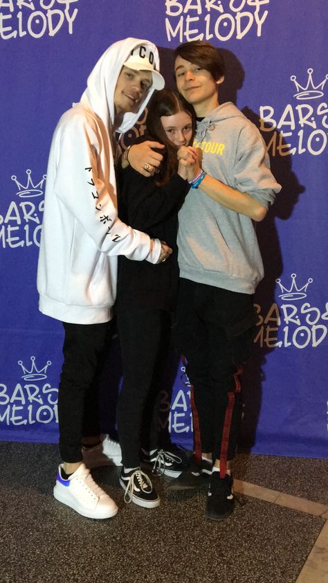 Bars and melody💓 meet and greet goals xx Bars And Melody Wallpapers, Charlie Bars And Melody, Meet And Greet Poses, Leondre Devries, Bars And Melody, Secret Diary, Meet And Greet, Celeb Style, 1 Girl