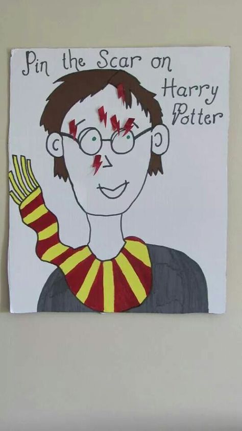 Much better than pin the tail on the donkey Pin The Glasses On Harry Potter, Pin The Nose On Voldemort, Potion Drinks, Tort Harry Potter, Harry Potter Motto Party, Harry Potter Weihnachten, Baby Harry Potter, Harry Potter Party Games, Lila Party