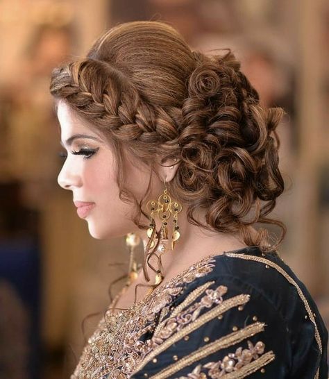 Bridal Jora Hairstyle Pakistani, Pakistani Hairstyle On Gharara, Jora Hairstyle For Wedding, Hair Styles Jora, Gharara Hairstyles, Jora Hairstyle Pakistani, Hairstyle For Barat, Hairstyles On Gharara, Jura Hairstyle For Wedding