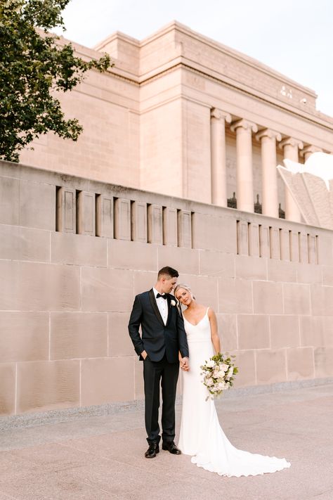 Nelson Atkins Wedding Photos, Nelson Atkins Museum Of Art Wedding, Kim Kansas Wedding Dress, Nelson Atkins Museum Of Art, Nelson Atkins Engagement Photos, Kansas City Engagement Photos, Museum Wedding Photos, Photography Prompts, City Wedding Photos