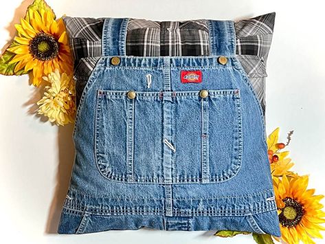 DIY Memory Pillow - Blue Jean Pillows Ideas, Self Binding Minky Blanket, Memory Pillow Diy, Levi Quilt, Minky Blanket Tutorial, Denim Pillows, Memory Pillow From Shirt, Memorial Outfits, Envelope Pillow Cover