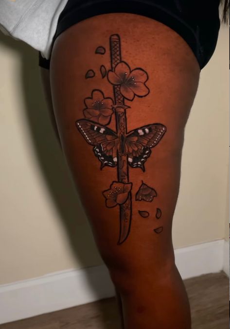 Black Female Tattoos Unique, Front Thigh Tattoos Black Women, Raw Tattoos For Black Women, Thigh Tattoos Black Women Unique, Raw Tattoos For Women, Mother And Daughter Tattoos Black Women, Girl Thigh Tattoos Unique, Cute Tattoos With Meaning Black Women, Hip Tattoos Black Women