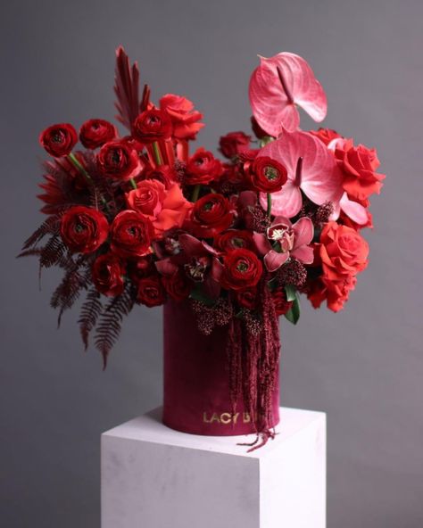 Monochromatic Flower Bouquet, All Red Flower Arrangements, Red Flower Wedding Bouquet, Modern Red Rose Arrangement, Modern Valentines Flowers, Monochromatic Flower Arrangements, Valentines Arrangements Floral Design, Monochromatic Floral Arrangements, Red Flowers Arrangements