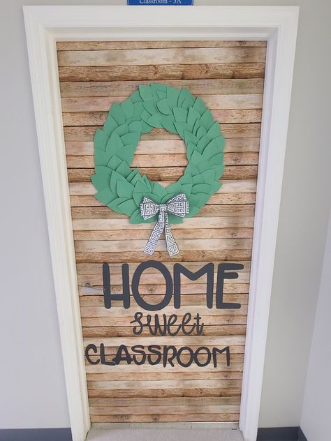 Classroom door idea/ beginning of school year Classroom Door Cover, First Day Of School Door Decorations, Beginning Of School Year, School Open House, School Door Decorations, Prek Classroom, Preschool Classroom Decor, School Doors, Classroom Organisation