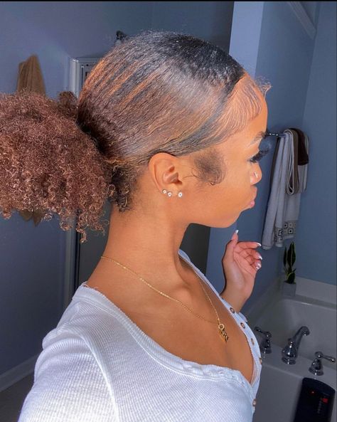 Dyed Natural 4c Hair, Dyed 4c Natural Hair, 4c Hair Color Ideas, Afro Hair Dye, Low Bun Hair, Hair Magic, Dyed Hair Inspiration, Girls Natural Hairstyles, Colored Curly Hair