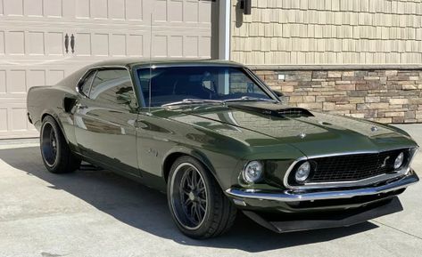 240z Datsun, 1969 Mustang, Old Muscle Cars, Old Vintage Cars, New Retro Wave, Classic Mustang, Custom Muscle Cars, Ford Classic Cars, Mustang Cars