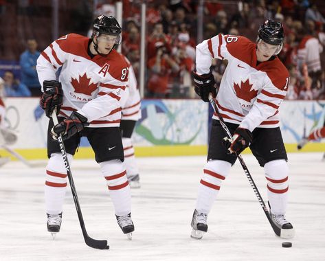 Sidney Crosby and Jonathan Toews (Canada) 🥇 Ice hockey • Vancouver 2010 Olympics Canadian Hockey Players, Hockey Game Outfit, Nhl Hockey Players, Canadian Hockey, Hockey Canada, Hockey Outfits, Boys Hockey, Hot Hockey Players, Ice Hockey Teams