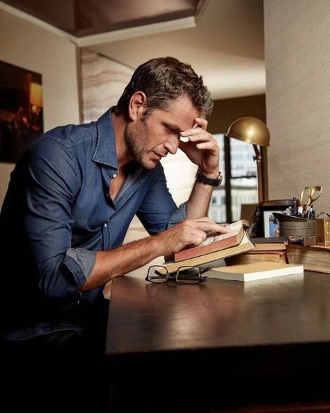 𝑷𝒆𝒕𝒆𝒓 𝑯𝒆𝒓𝒎𝒂𝒏𝒏 𝒇𝒂𝒏 𝒑𝒂𝒈𝒆 on Instagram: "• Happy Sunday y'all 💙✨ Tell me in the comments what's your favorite book • #PeterHermann #CharlesBrooks #YoungerTV" Younger Tv Series, Peter Hermann, Geek Guy, Special Victims Unit, Law And Order Svu, Law And Order, Guys Be Like, Book Inspiration, Man Crush