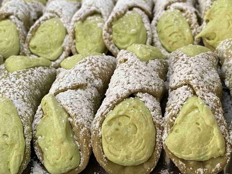 How to Make PISTACHIO CREAM CANNOLI Pistachio Paste Recipe, Ricotta Waffles, Cannoli Recipe Easy, Cannoli Filling, Cannoli Recipe, Pistachio Recipes, Italian Pastries, Pistachio Cream, Italian Dessert