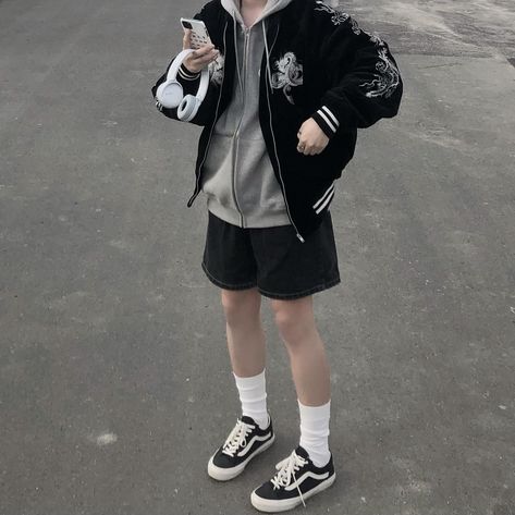 Sporty Male Outfits, Sporty Boy Aesthetic, Sporty Boy Outfits, Guitar Outfit, Outfit Cowo, Sporty Outfits Men, Tomboy Outfit Ideas, Outfits Sporty, Boyish Outfits