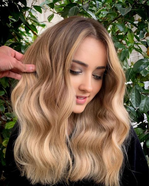 CANER İLGÜN on Instagram: “Transformation ✨ #blonde#babyblonde#babylight#ombre #sombre#babylights #hair#haircut#ombrehair #blondehair#olaplex#hairstyle…” Sombre Blonde, Babylights Hair, Blonde Ombre Balayage, Blond Balayage, Balayage Ombre, Top Hairstyles, Beautiful Wigs, Bright Spring, Ombre Balayage