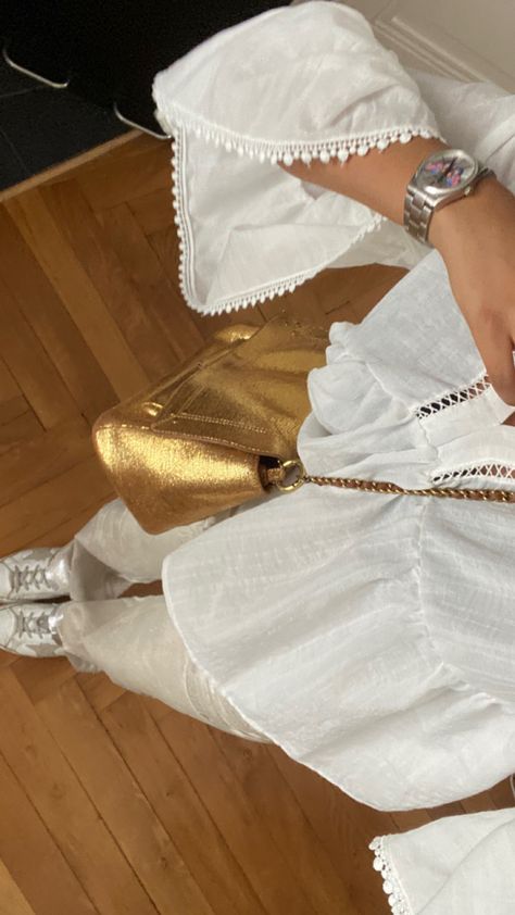 Golden Goose Outfit, Trendy Outfit Inspo, Stockholm Style, Skirts With Boots, Style Inspiration Summer, Stockholm Fashion, Basic Outfits, Just Girl Things, Golden Goose