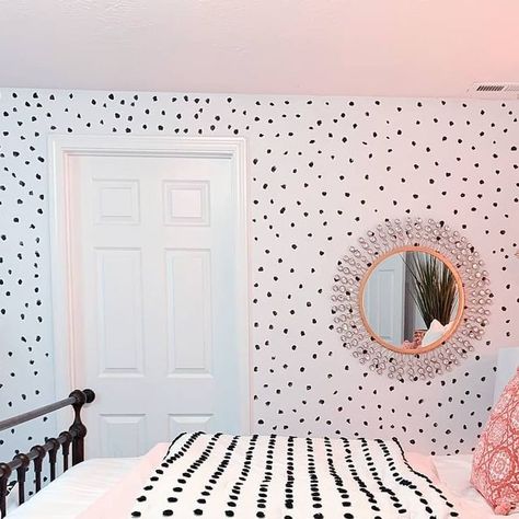 Kelli Bateman on Instagram: "Have you noticed the DIY sponge wall trend lately? 😍There are so many cute designs you can create with sponges! I did this imperfect spotted wall design in Lexi’s room a few months ago, and love how it turned out! ♥️ It was super fast to do, and I just think it’s so cute! I’m now feeling like I should paint her closet door black. 🤔 What do you think? (More details on this project, are saved to my highlights under “Spotted Wall”. All I did was just the corner off of a sponge and tried to round the corners a bit.😉 Super basic stuff! Someone suggested using a beauty blender to create the dots , which is brilliant! ) . . . . . . . . . . #diywalldecor #diyhomeprojects #accentwall #wallpaperdecor #polkadots #bedroominspo #anthropologiehome #anthropologiehome #myan Diy Sponge Wall, Sponge Wall, Diy Sponges, Beauty Blender How To Use, Wall Trends, Girls Room Wallpaper, Accent Wall Paint, Door Black, Anthropologie Home